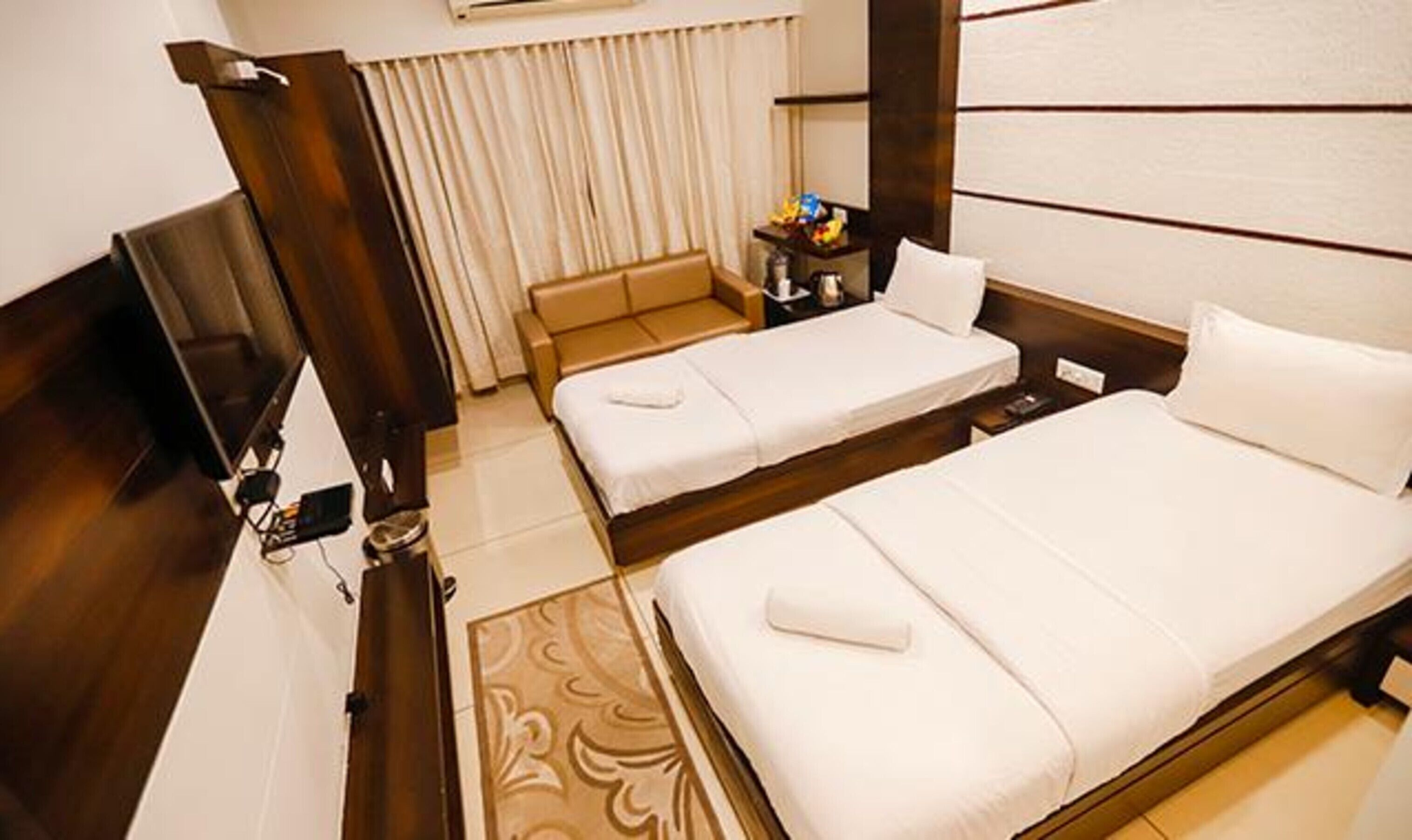 Fabhotel Prime Midtown