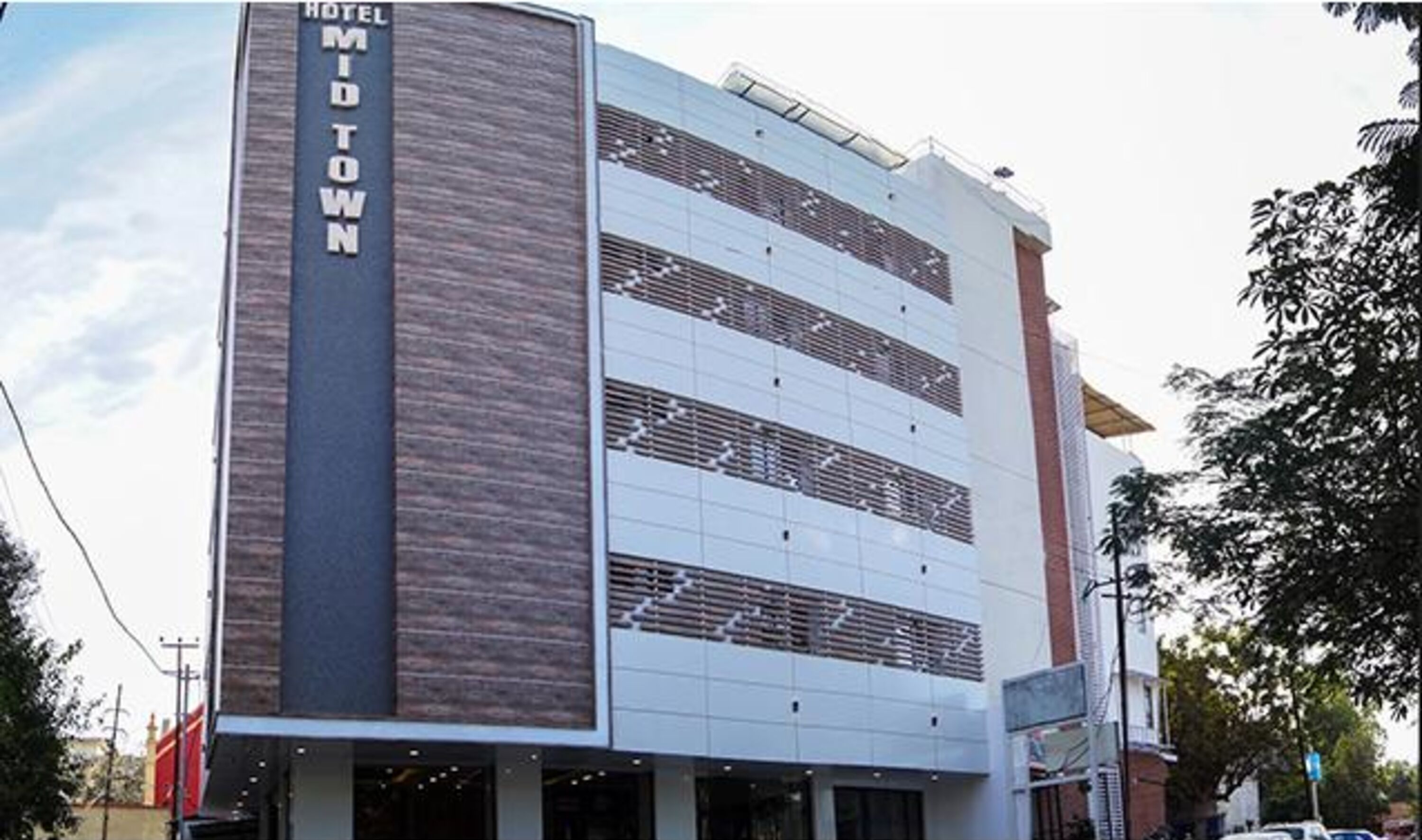 Fabhotel Prime Midtown