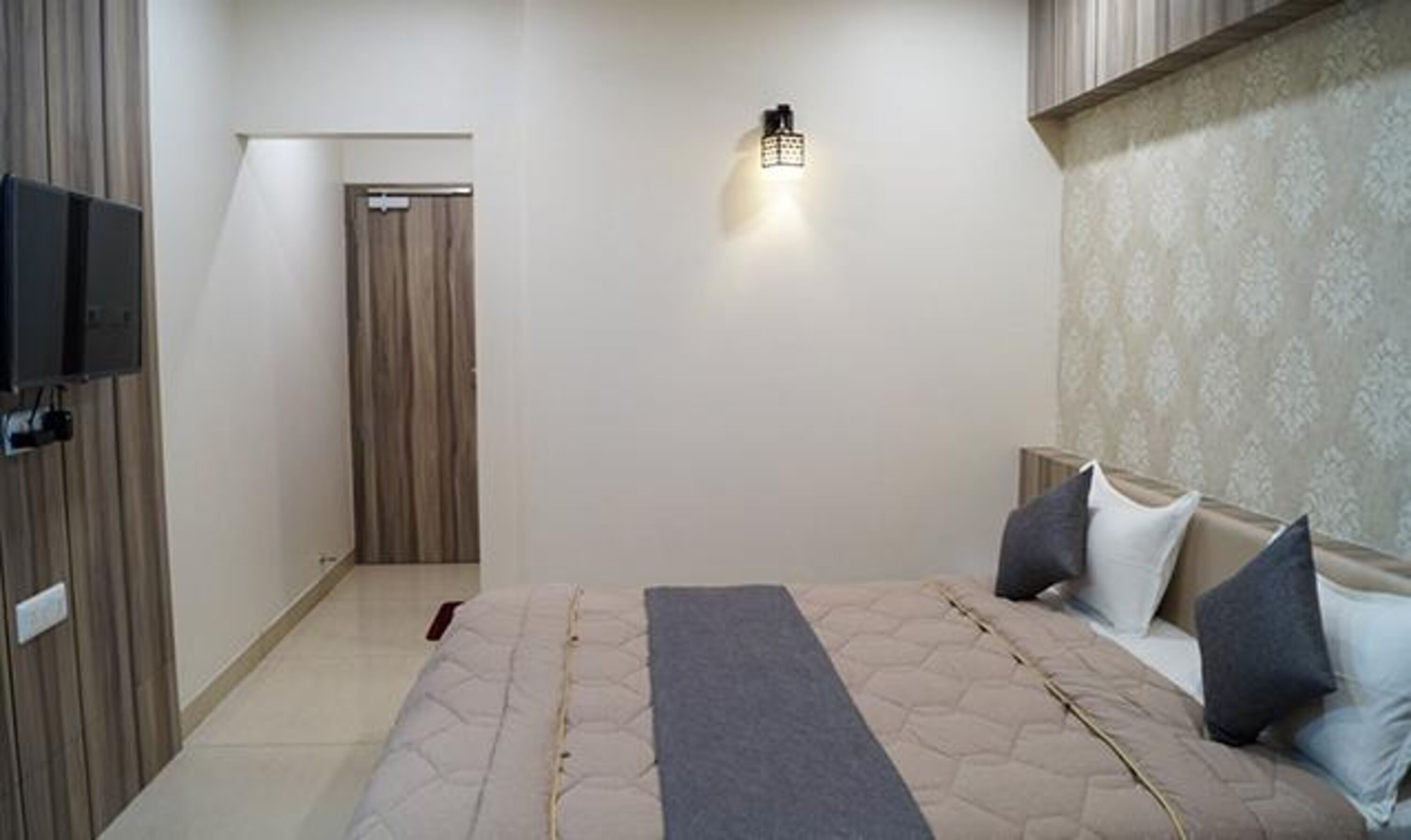 Fabhotel Prime Midtown