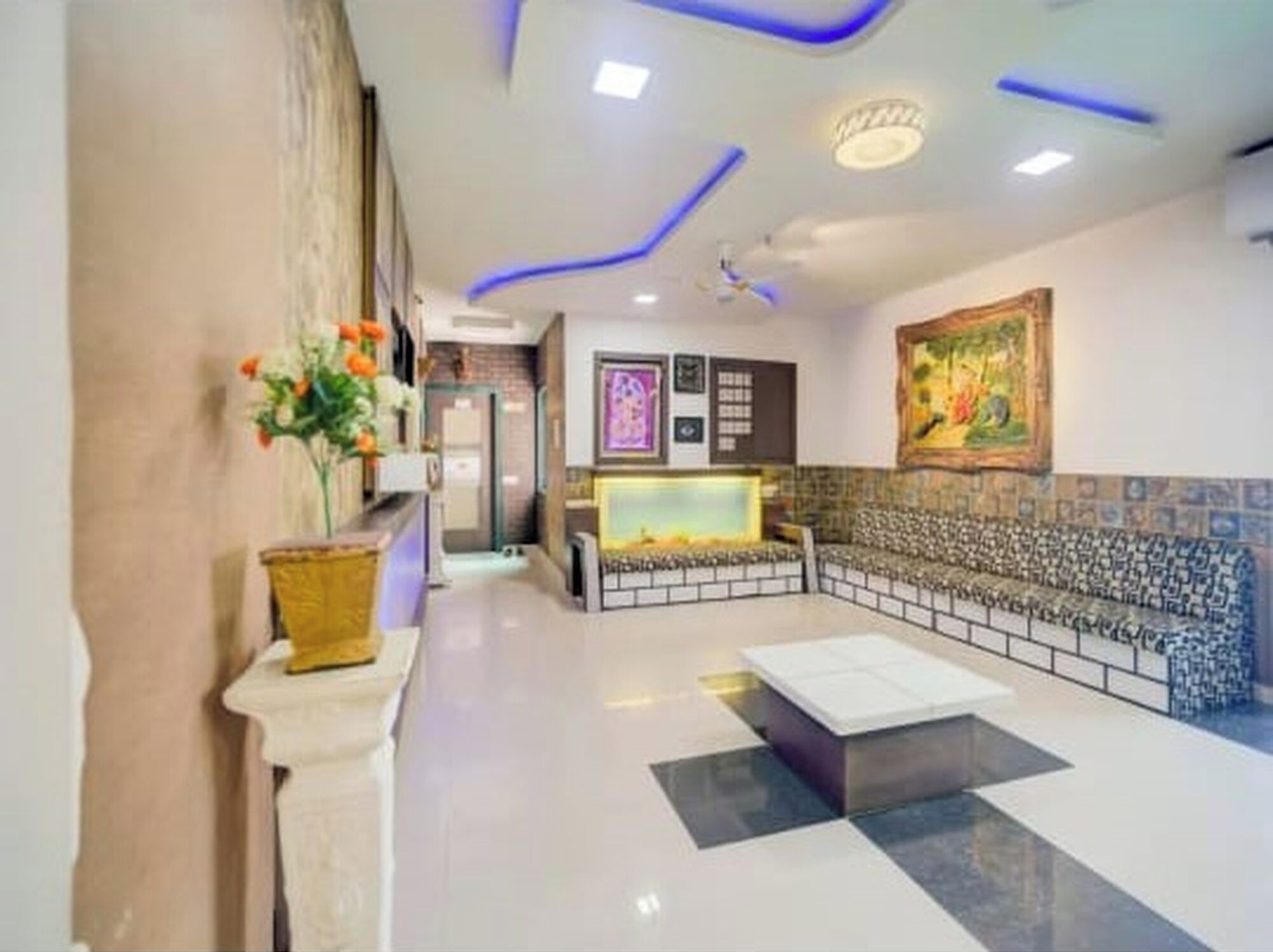 Hotel Ayaansh