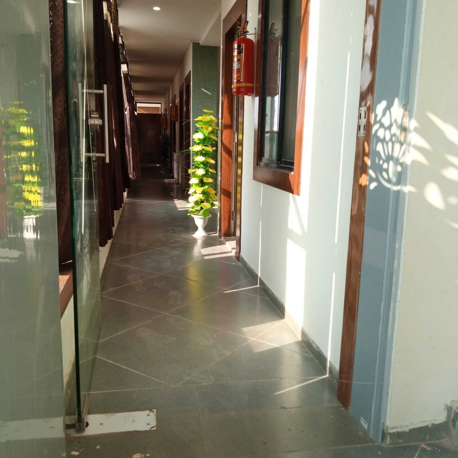 Hotel Mansarovar