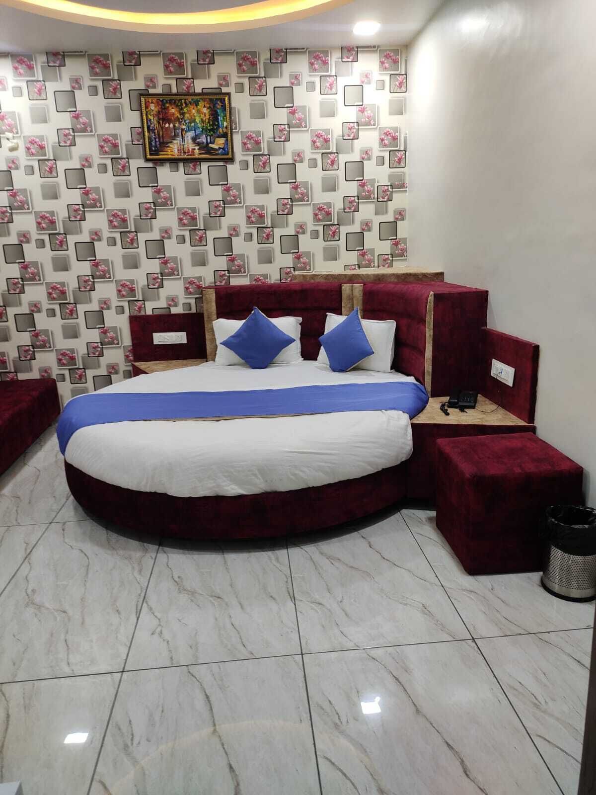 Hotel R R One