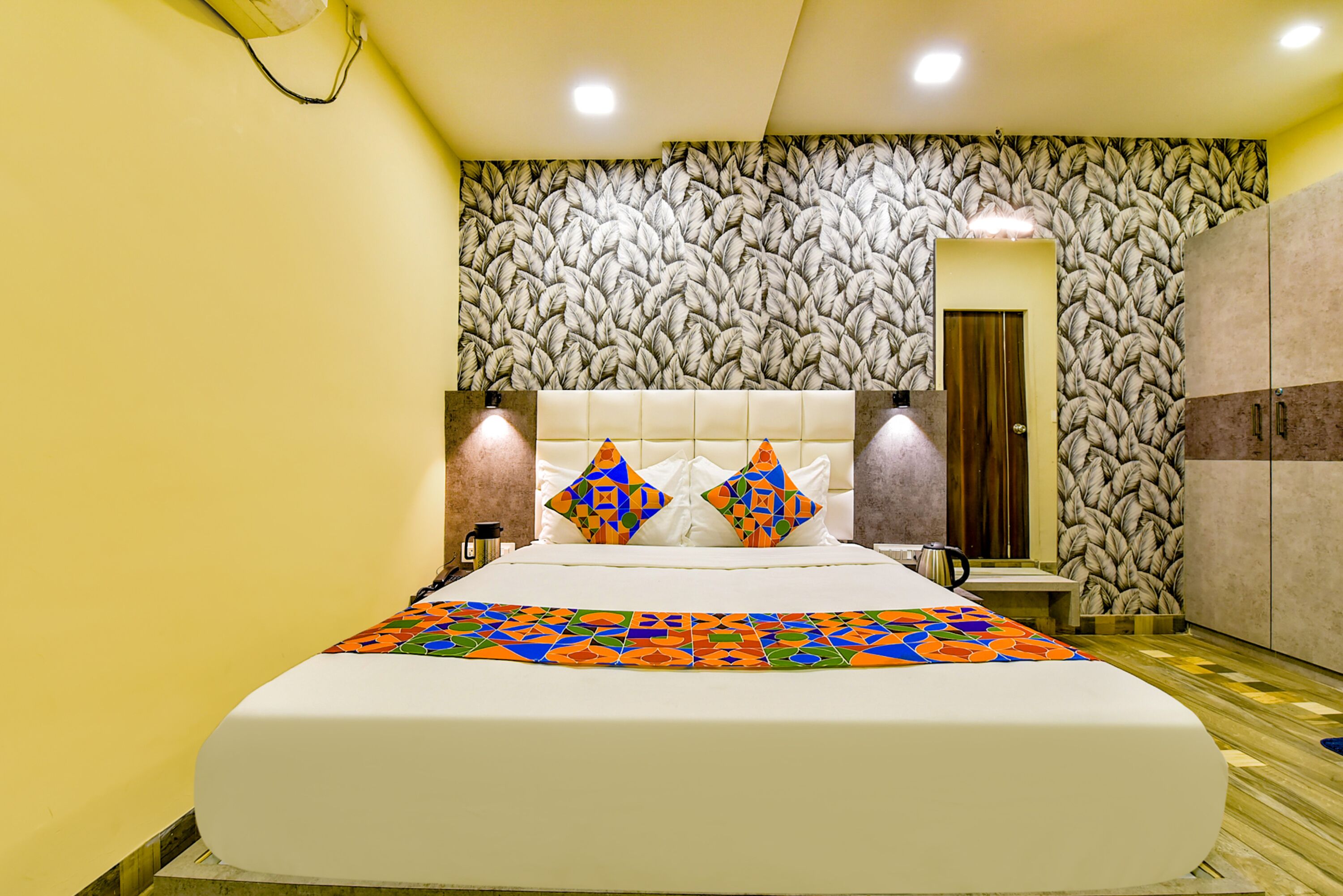 Raj Palace I by FabHotel