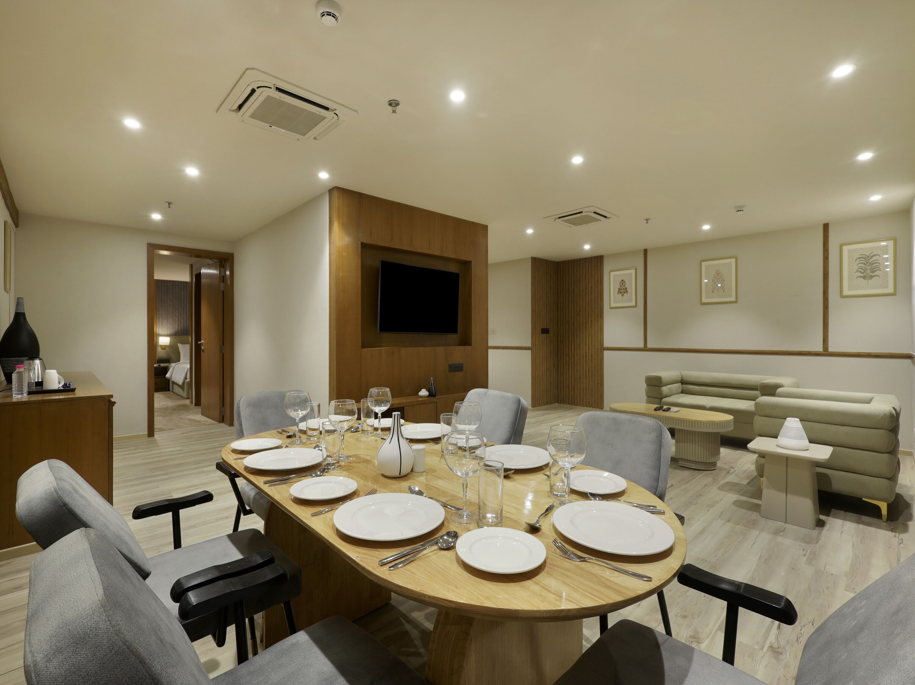 Sunday Hotel