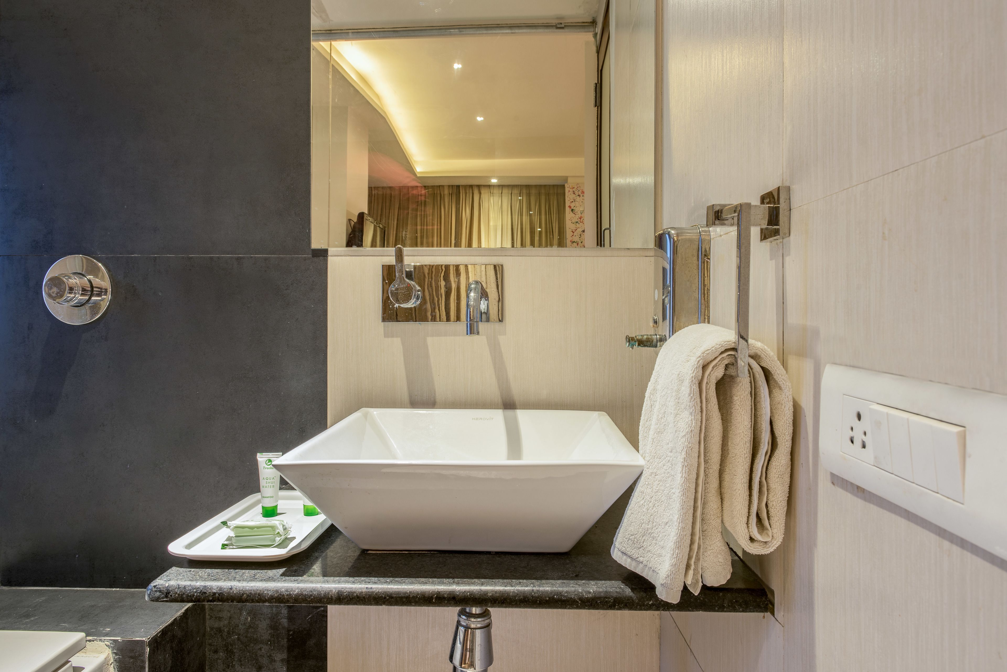 Yahvi Hotel by Treebo