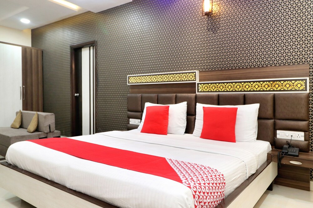 Hotel C M Plaza By OYO Rooms