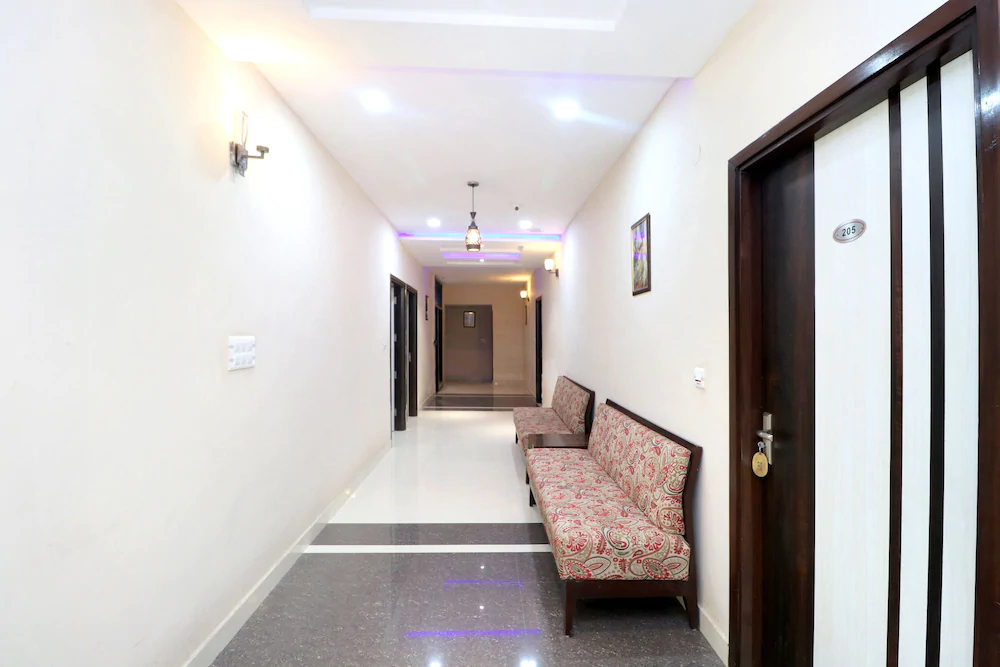 Hotel C M Plaza By OYO Rooms