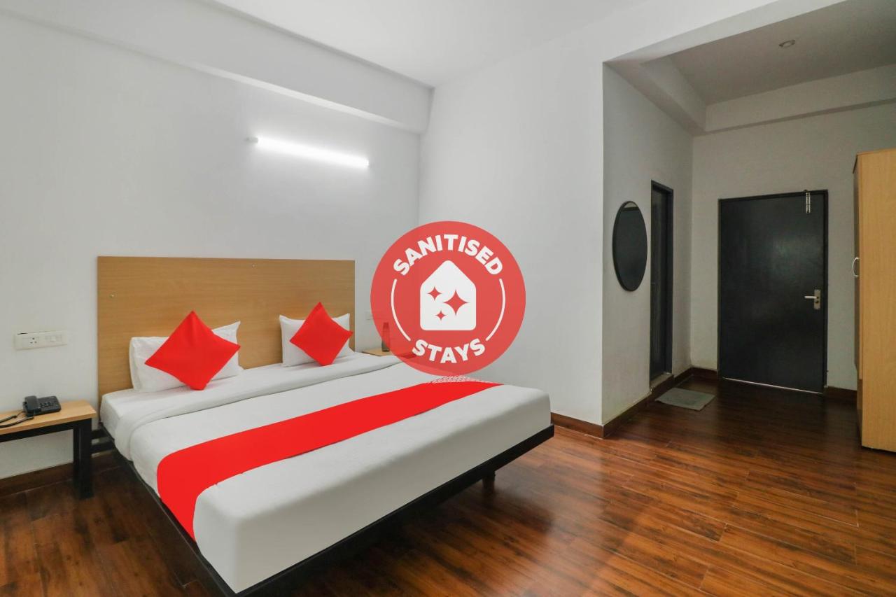 OYO 43024 Townhouse
