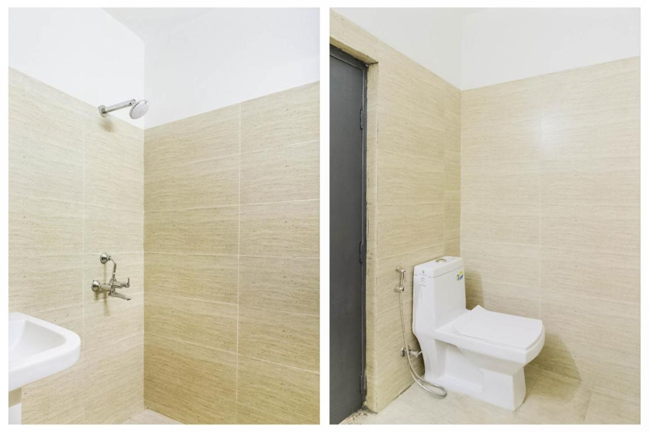 OYO 43024 Townhouse