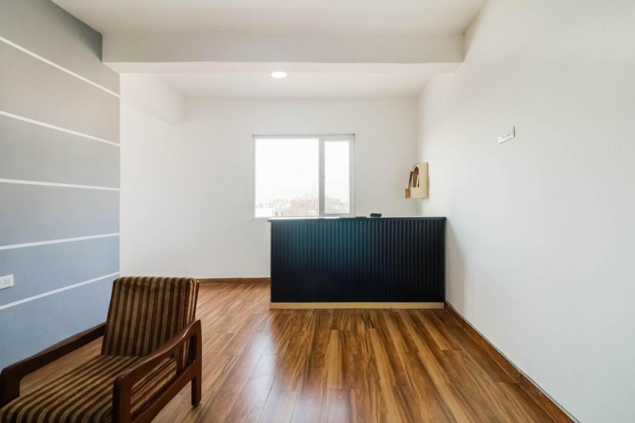 OYO 43024 Townhouse