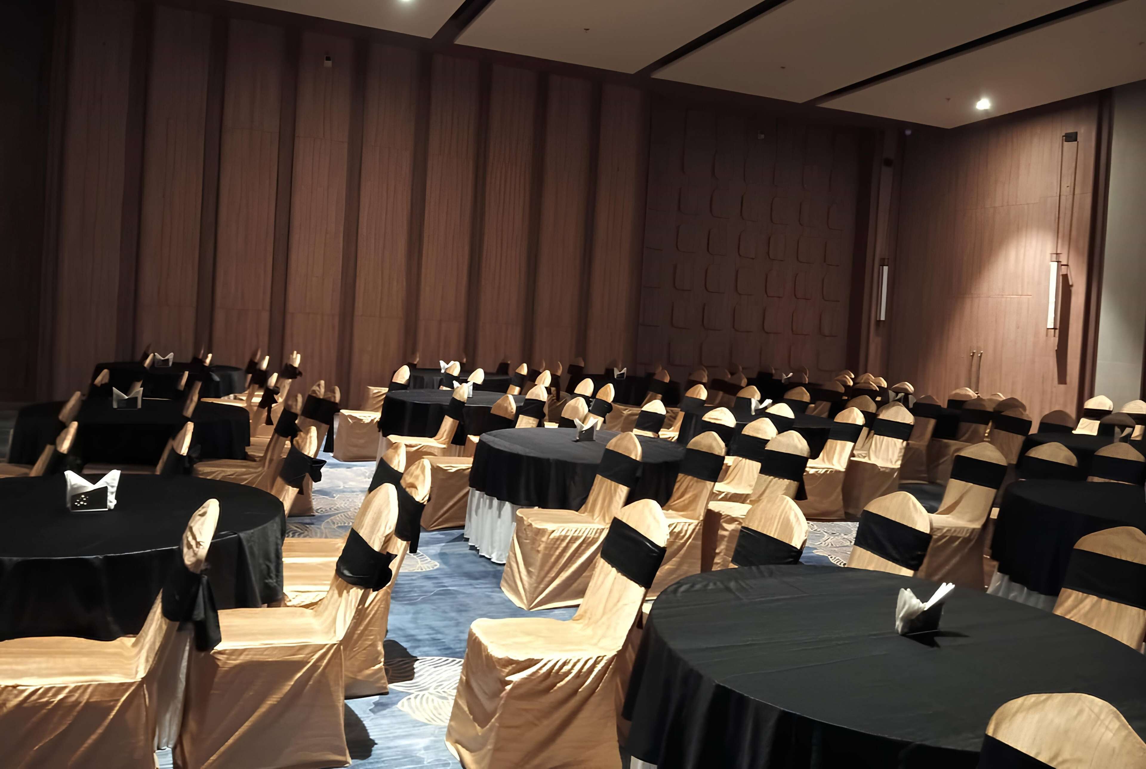 Ramada Encore By Wyndham Bhiwadi Phool Bagh Chowk