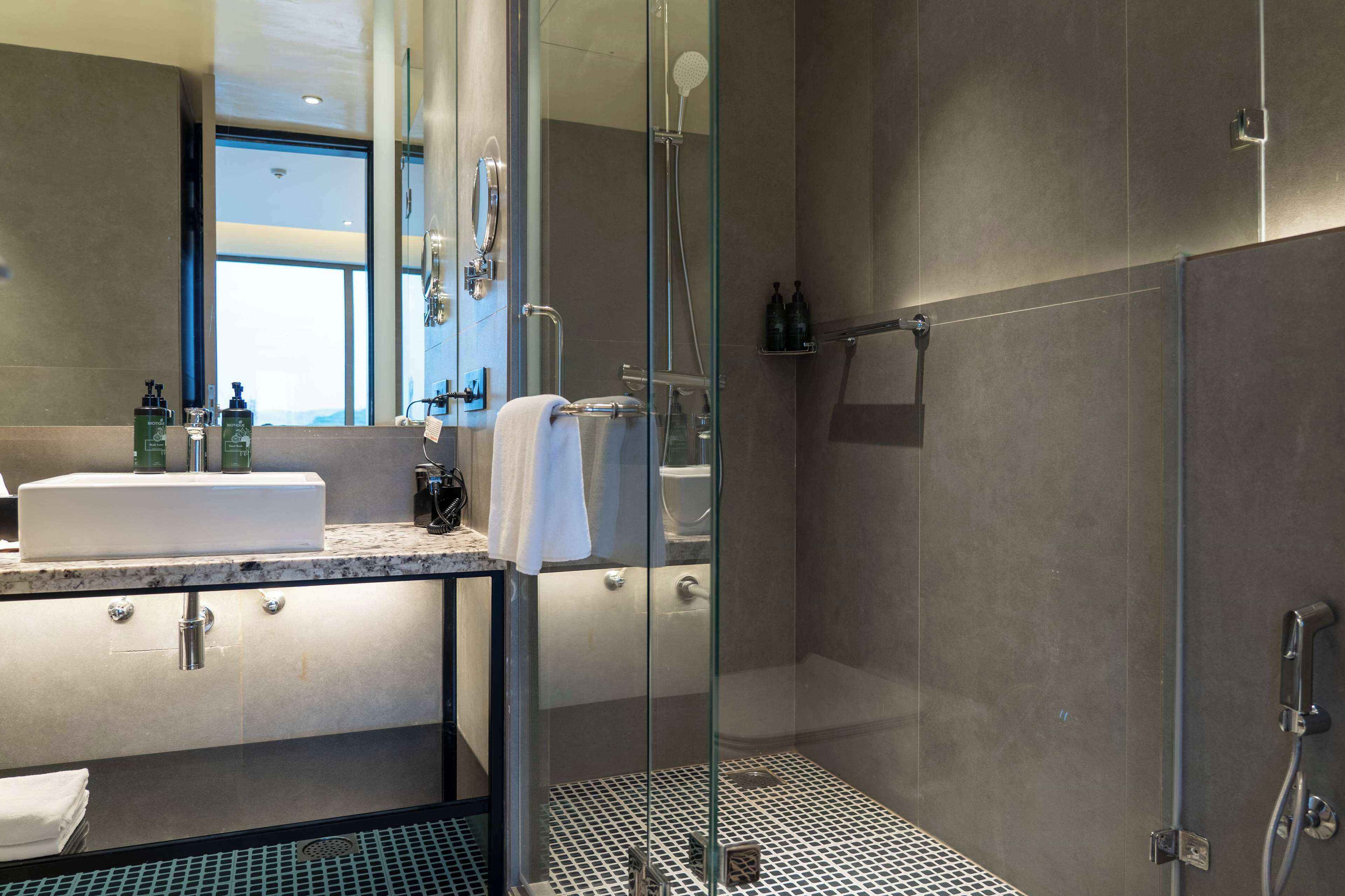 Ramada Encore By Wyndham Bhiwadi Phool Bagh Chowk