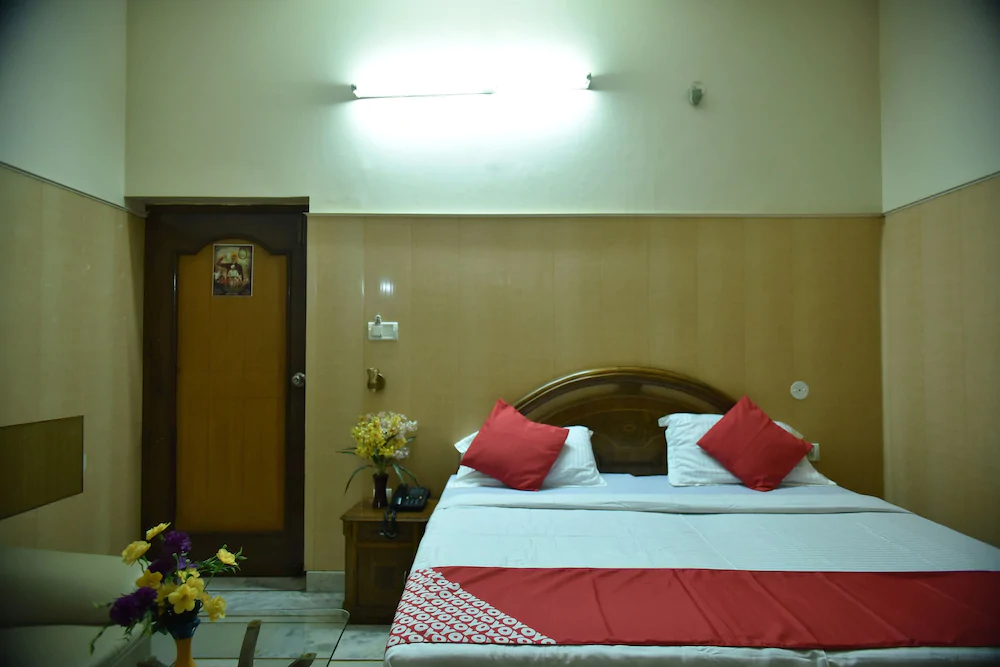 Mid City Hotel by OYO Rooms