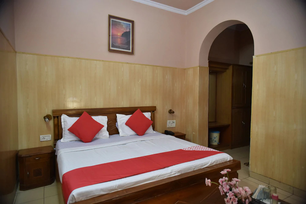 Mid City Hotel by OYO Rooms