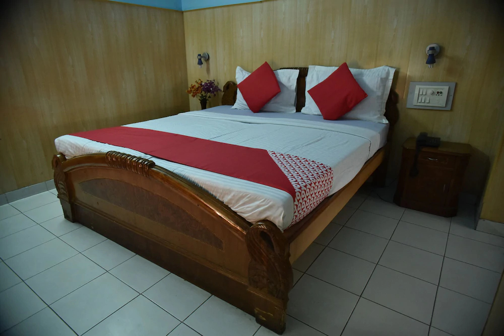 Mid City Hotel by OYO Rooms