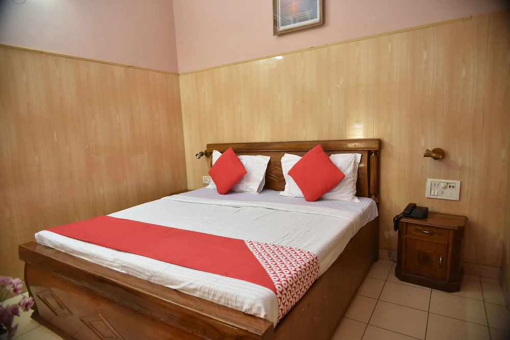 Mid City Hotel by OYO Rooms