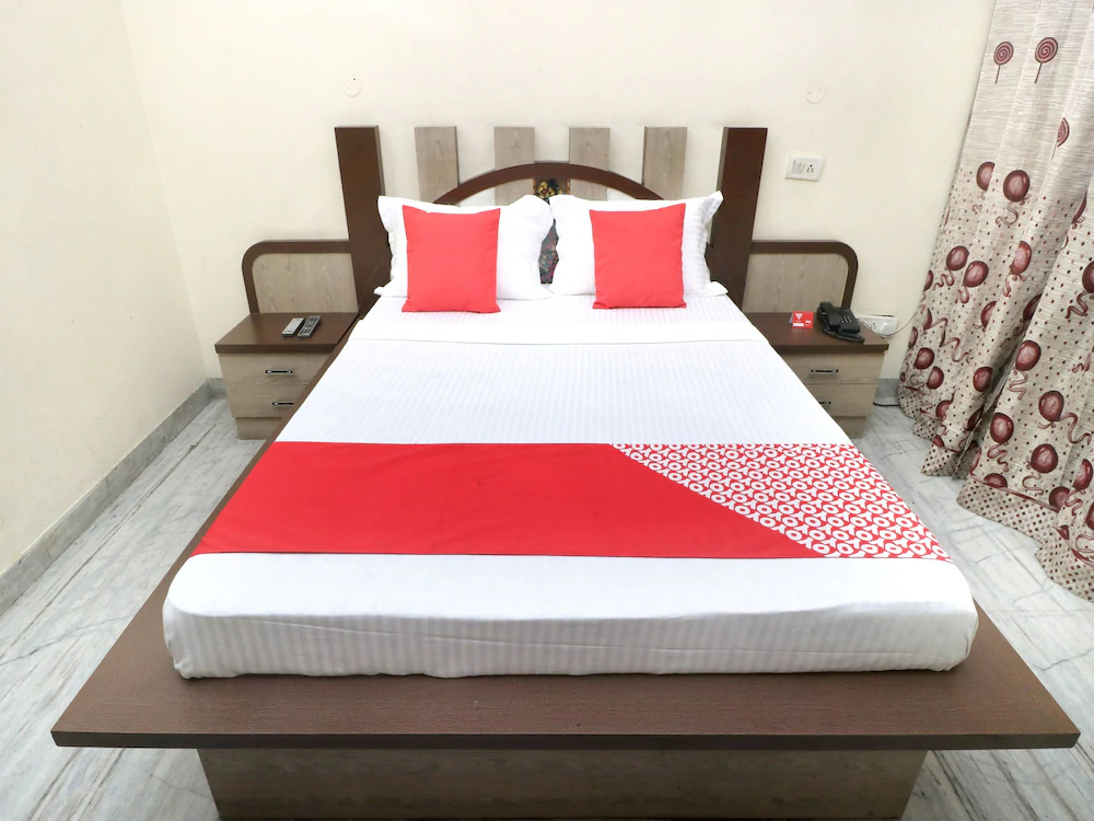 Aditya & Kings By OYO Rooms