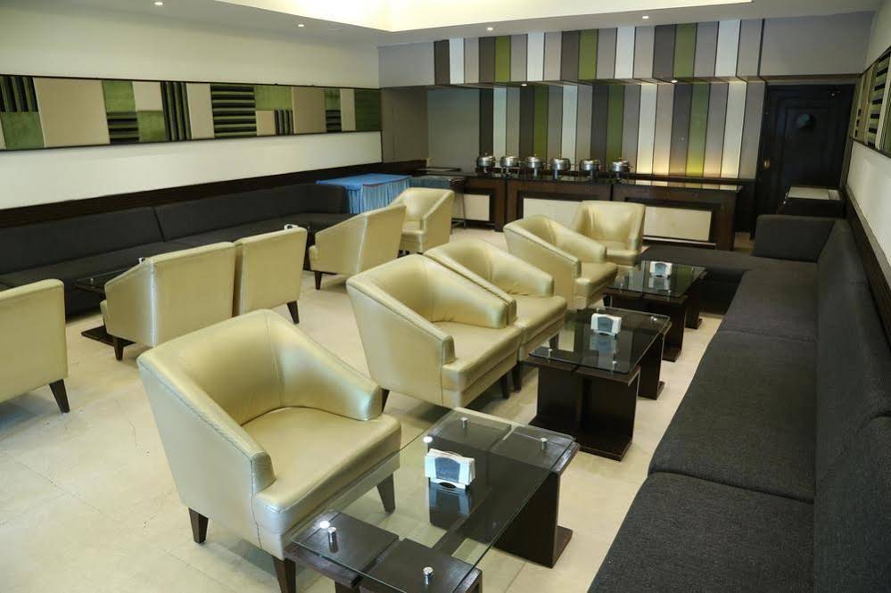 Hotel Parbhat Inn by OYO Rooms