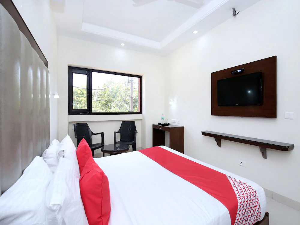 Park Royal by OYO Rooms