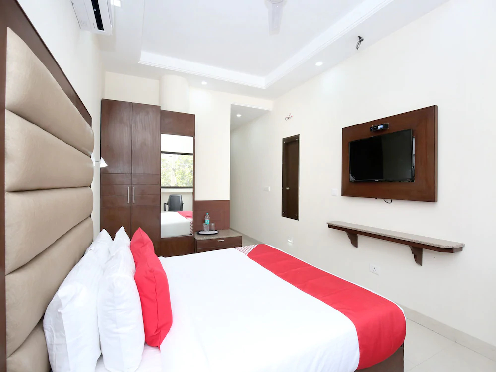 Park Royal by OYO Rooms