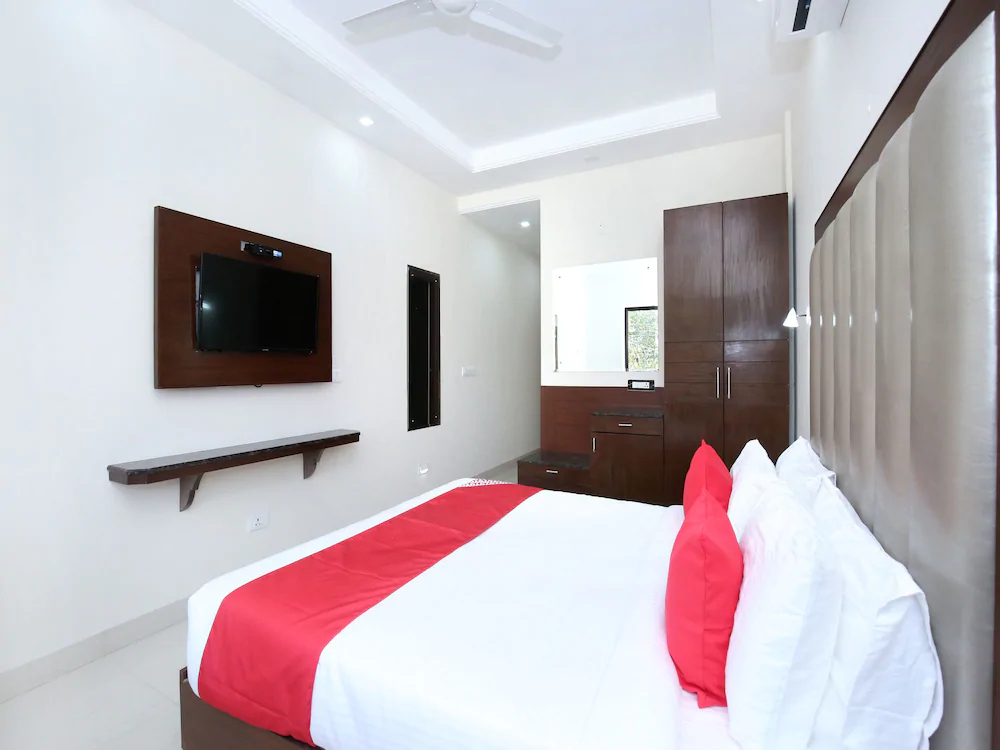 Park Royal by OYO Rooms