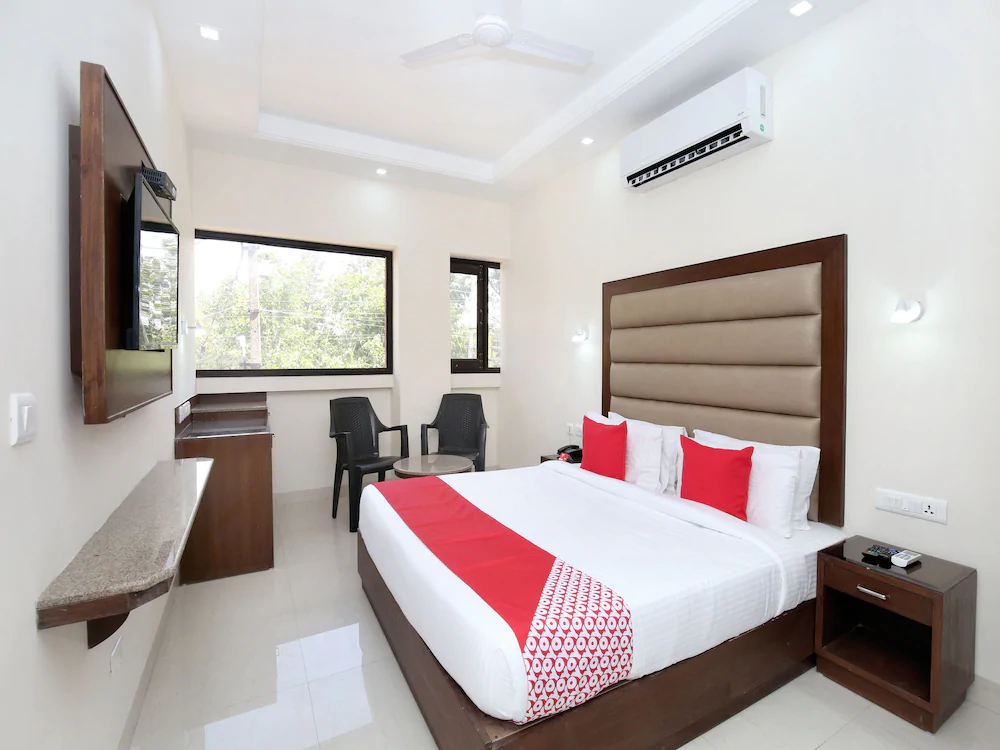 Park Royal by OYO Rooms