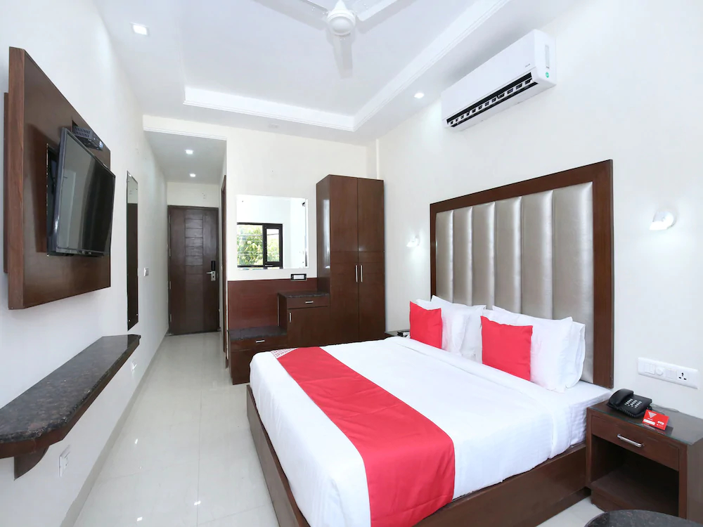 Park Royal by OYO Rooms