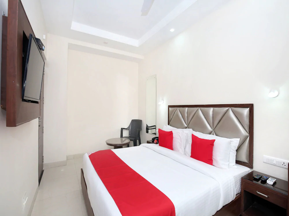 Park Royal by OYO Rooms