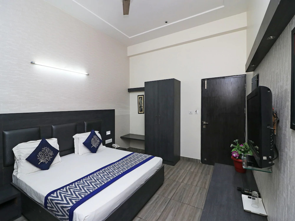 Hotel Parichay by OYO Rooms