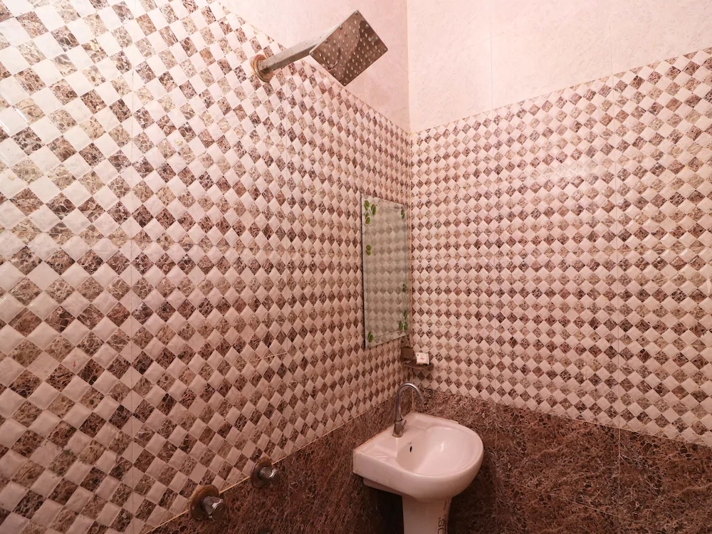 Jyoti Hotel By OYO Rooms