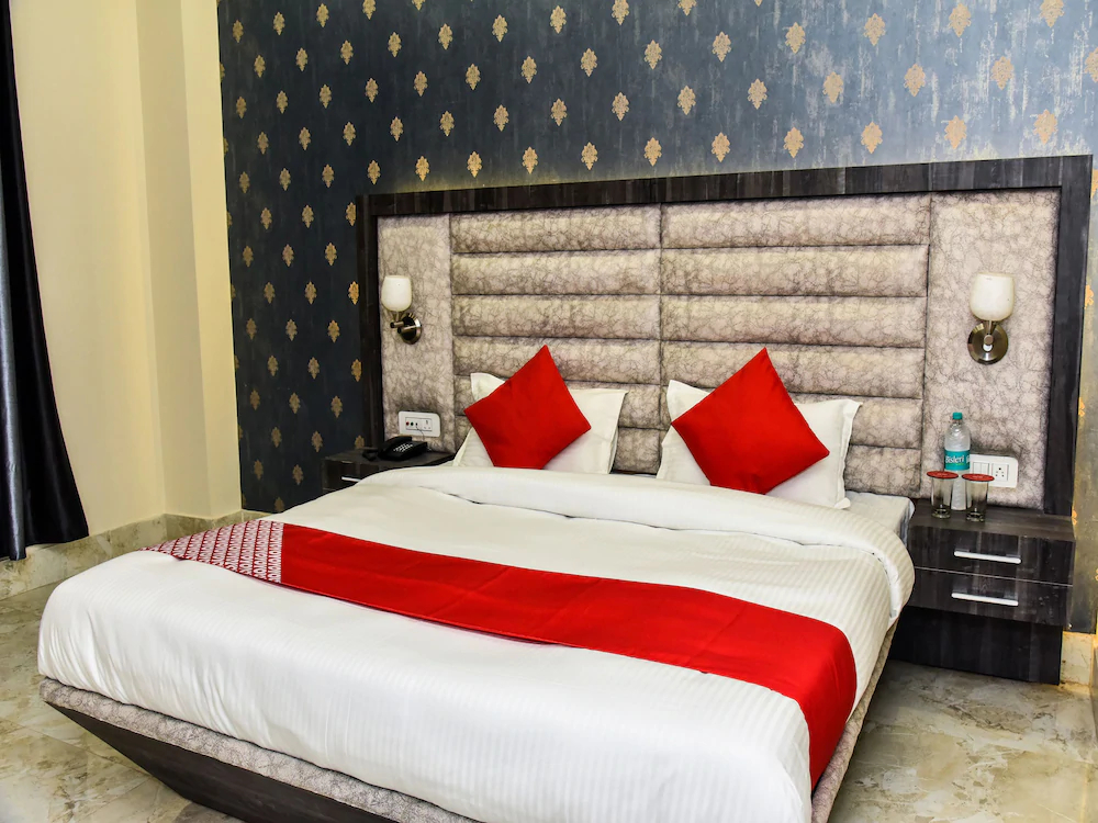 Hotel Crown Inn By OYO