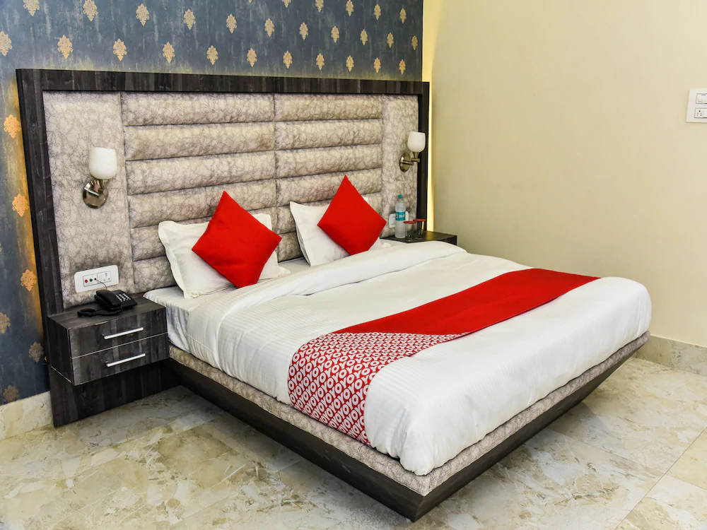 Hotel Crown Inn By OYO