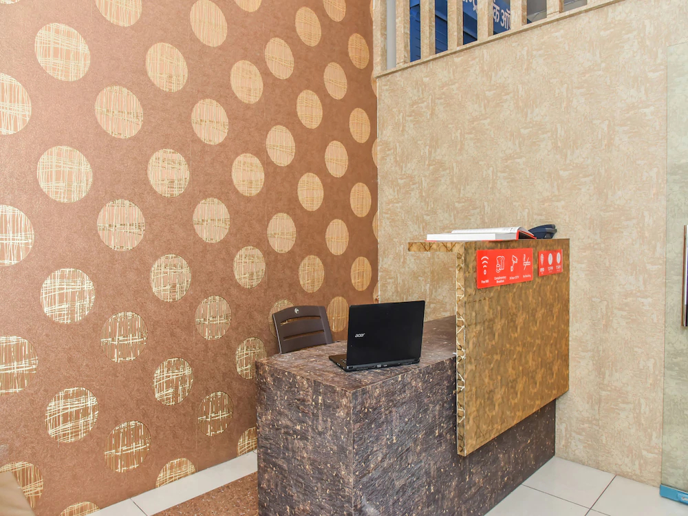 Hotel Crown Inn By OYO