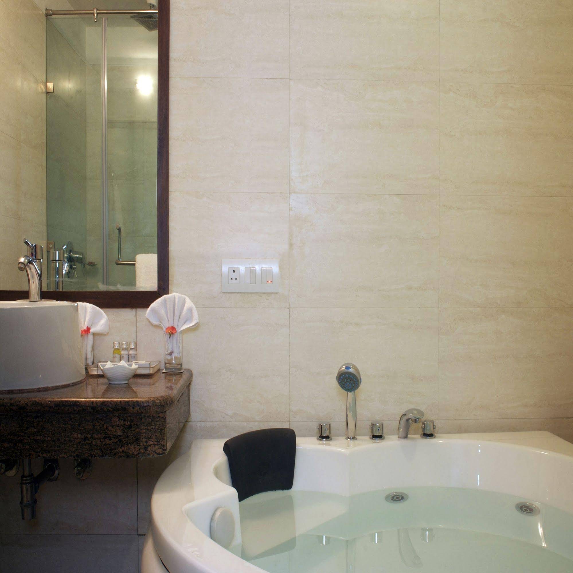 Legend Sarovar Portico
