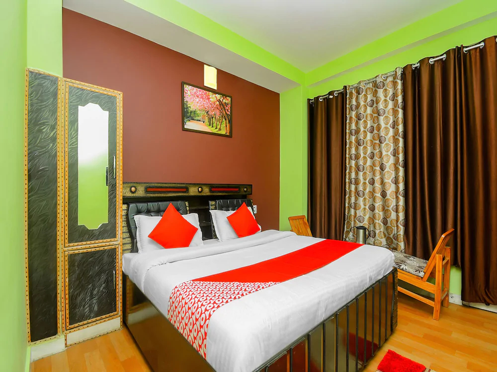 Hotel Mansarovar by OYO