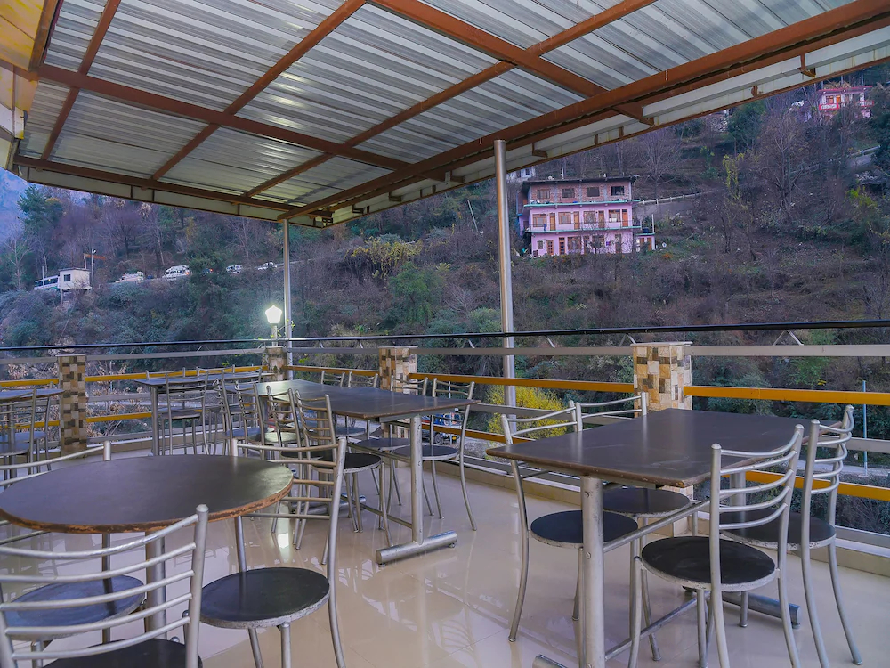 Hotel Mansarovar by OYO