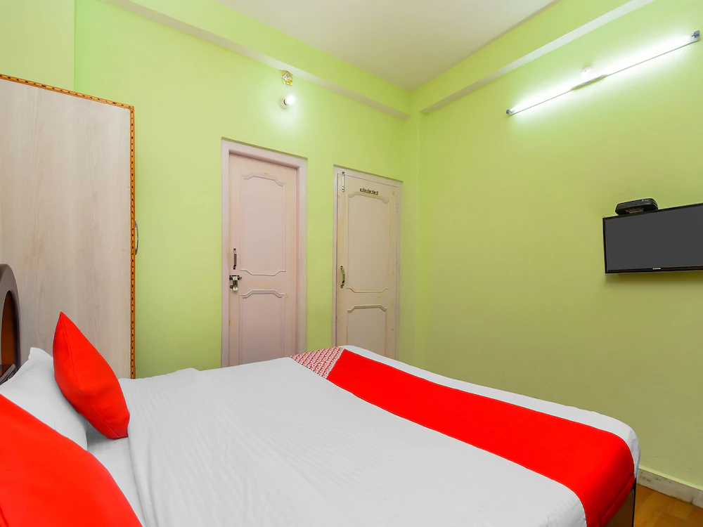 Hotel Mansarovar by OYO