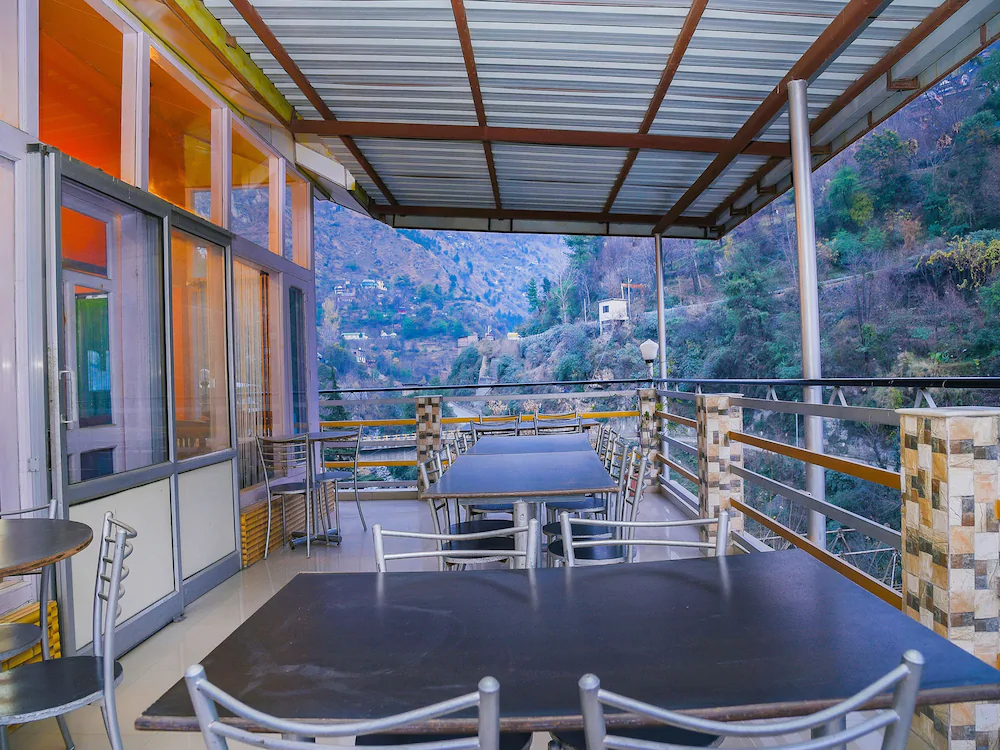 Hotel Mansarovar by OYO