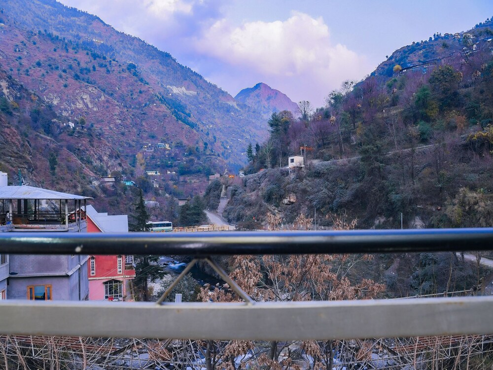 Hotel Mansarovar by OYO