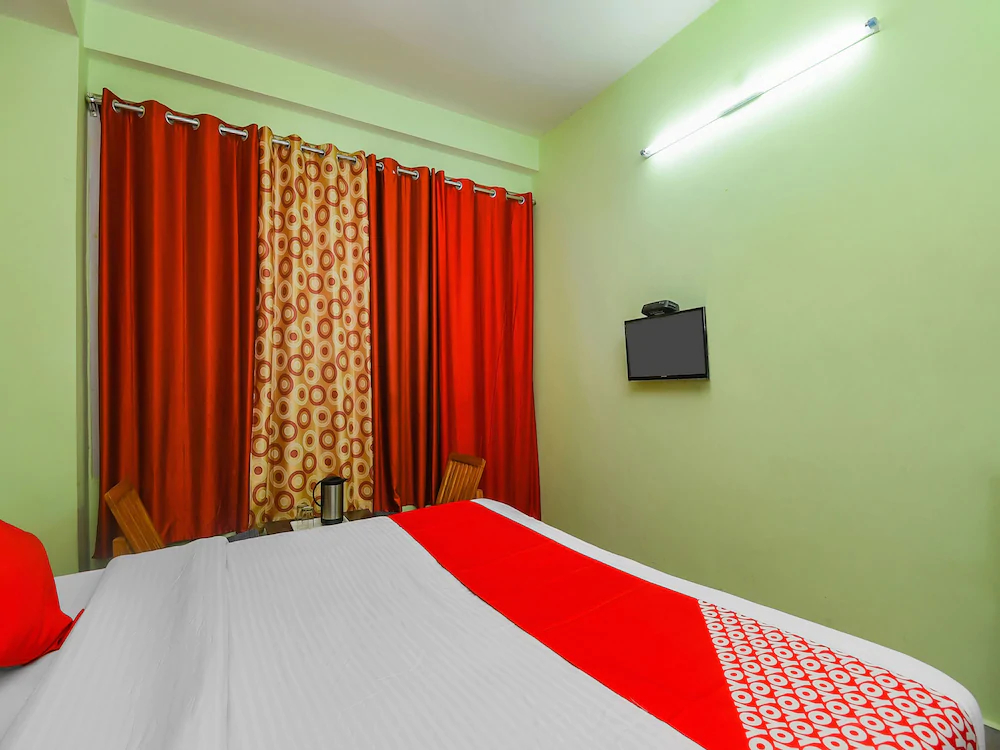 Hotel Mansarovar by OYO