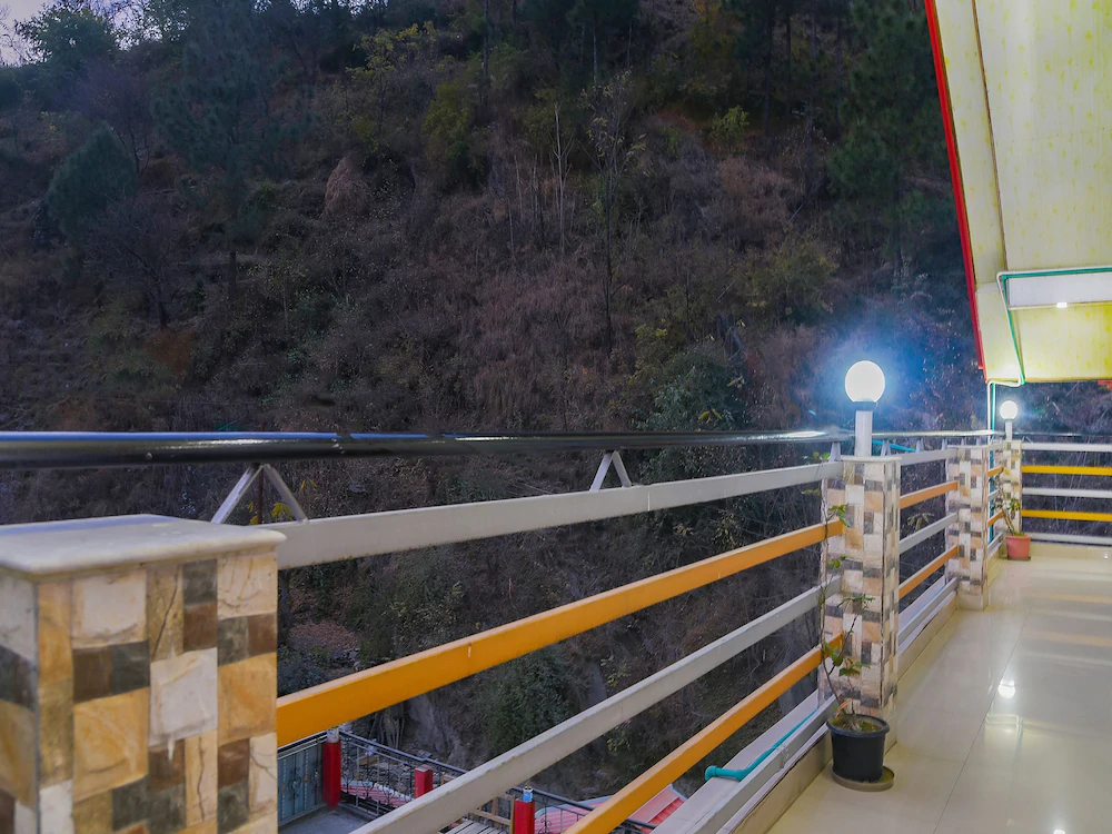 Hotel Mansarovar by OYO