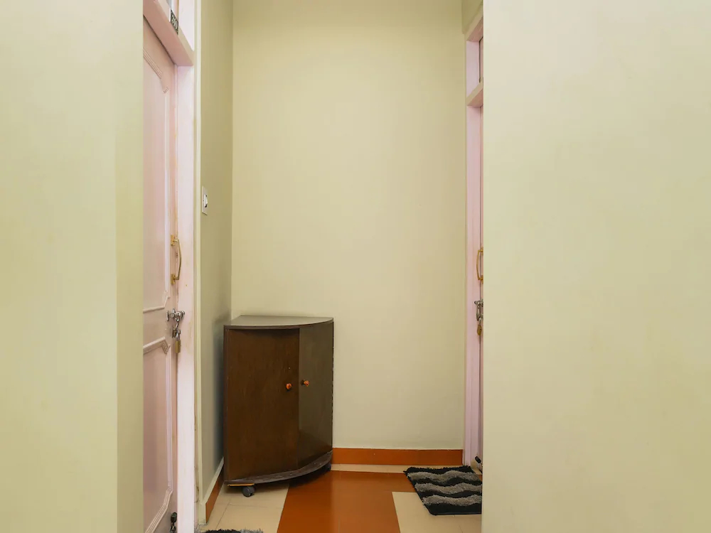 Hotel Mansarovar by OYO