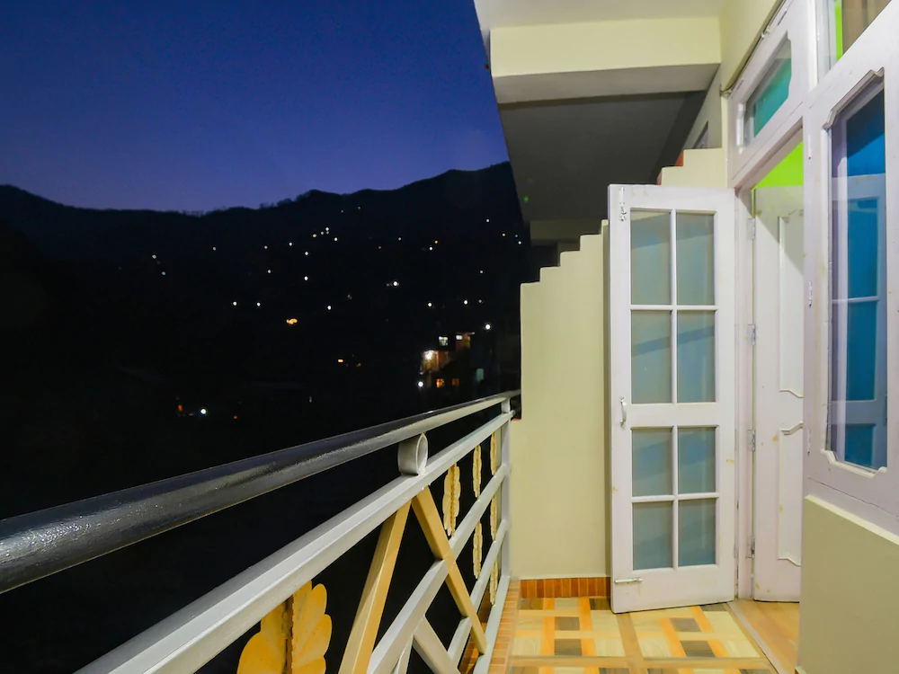 Hotel Mansarovar by OYO