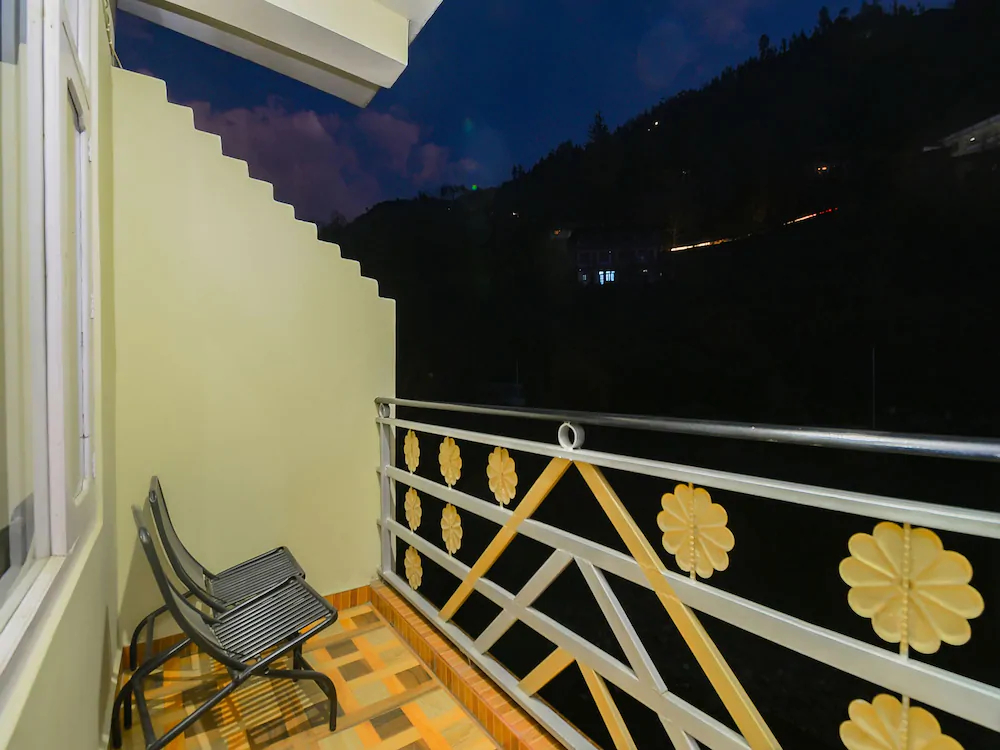 Hotel Mansarovar by OYO