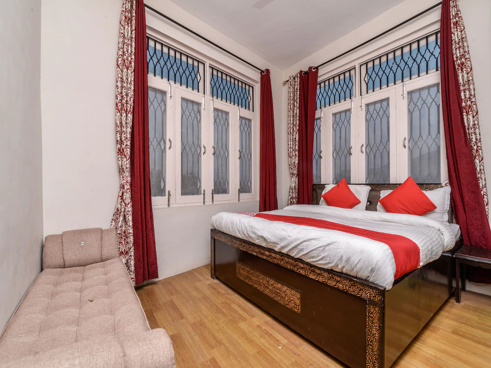 Hotel Cozy Nook by OYO Rooms