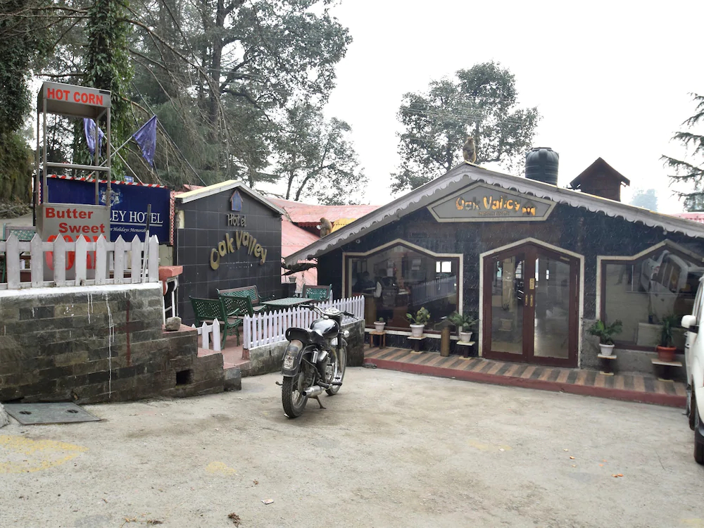 Hotel Oak Valley Residency