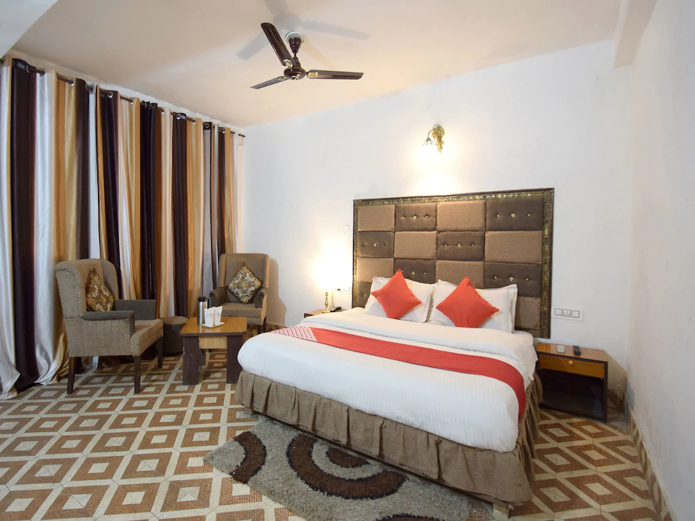 Hotel Oak Valley Residency