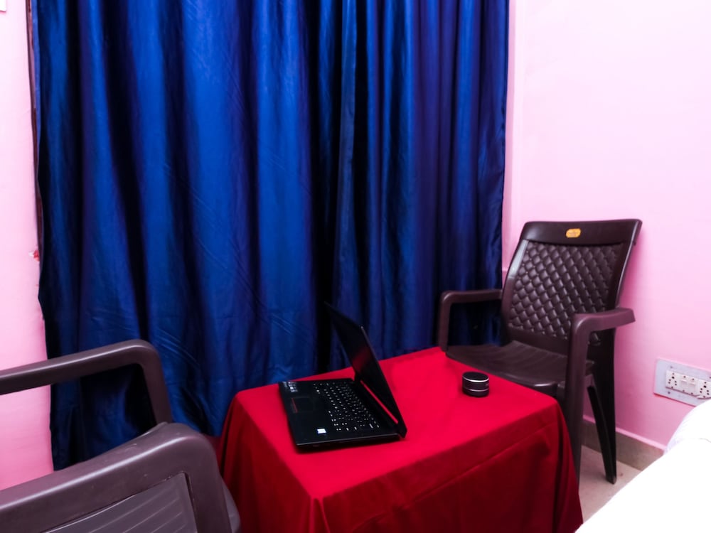 Cozy Stay by OYO Rooms