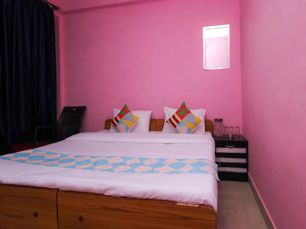 Cozy Stay by OYO Rooms