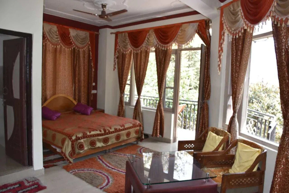 Hotel Misty Woods